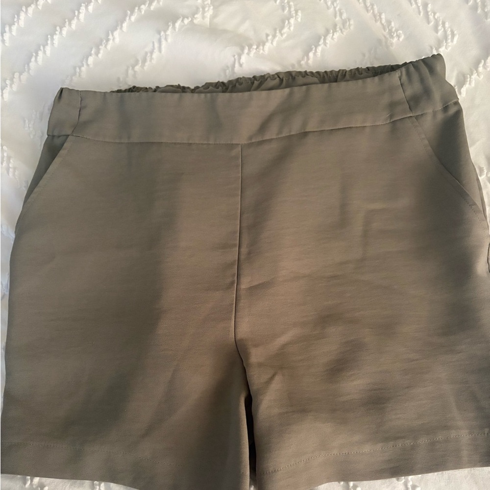 Nine West size medium shorts